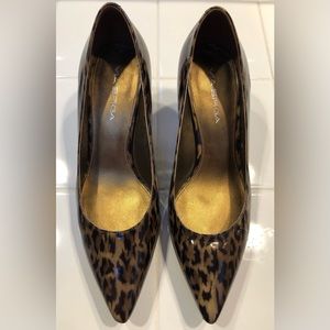 Fun Via Spiga bronze leopard print kitten heels! Need love and showing off!